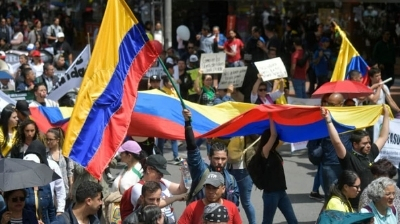 Colombianos salen a las calles a protestar contra una nueva reforma tributaria