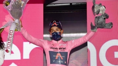 Colombiano Egan Bernal, se mantiene líder en el Giro de Italia