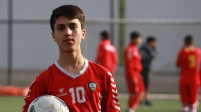 Adolescente que murió al caer de un avión estadounidense, fue identificado como un futbolista afgano