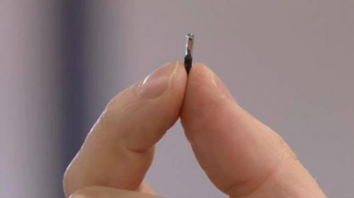 Crean implante de microchip bajo la piel para mostrar el pasaporte de Covid-19