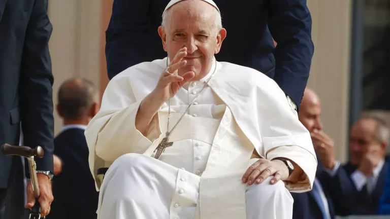 Papa Francisco es hospitalizado debido a una infección respiratoria