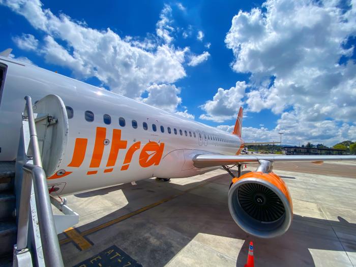 Ultra Air cancela vuelos y suspende la venta de tiquetes. Usuarios exigen una solución