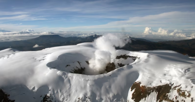 Continúa la actividad del volcán Nevado del Ruiz, podría hacer erupción en días o semanas